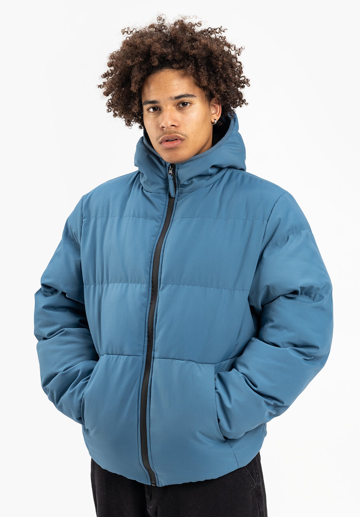 Puffer blue Rueckenansicht