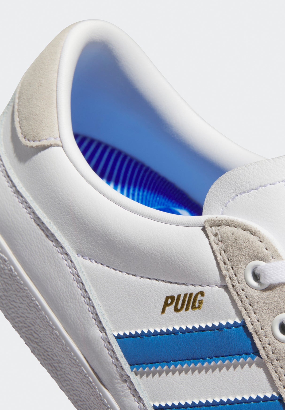 Puig Indoor white-bluebird-gold Closeup1