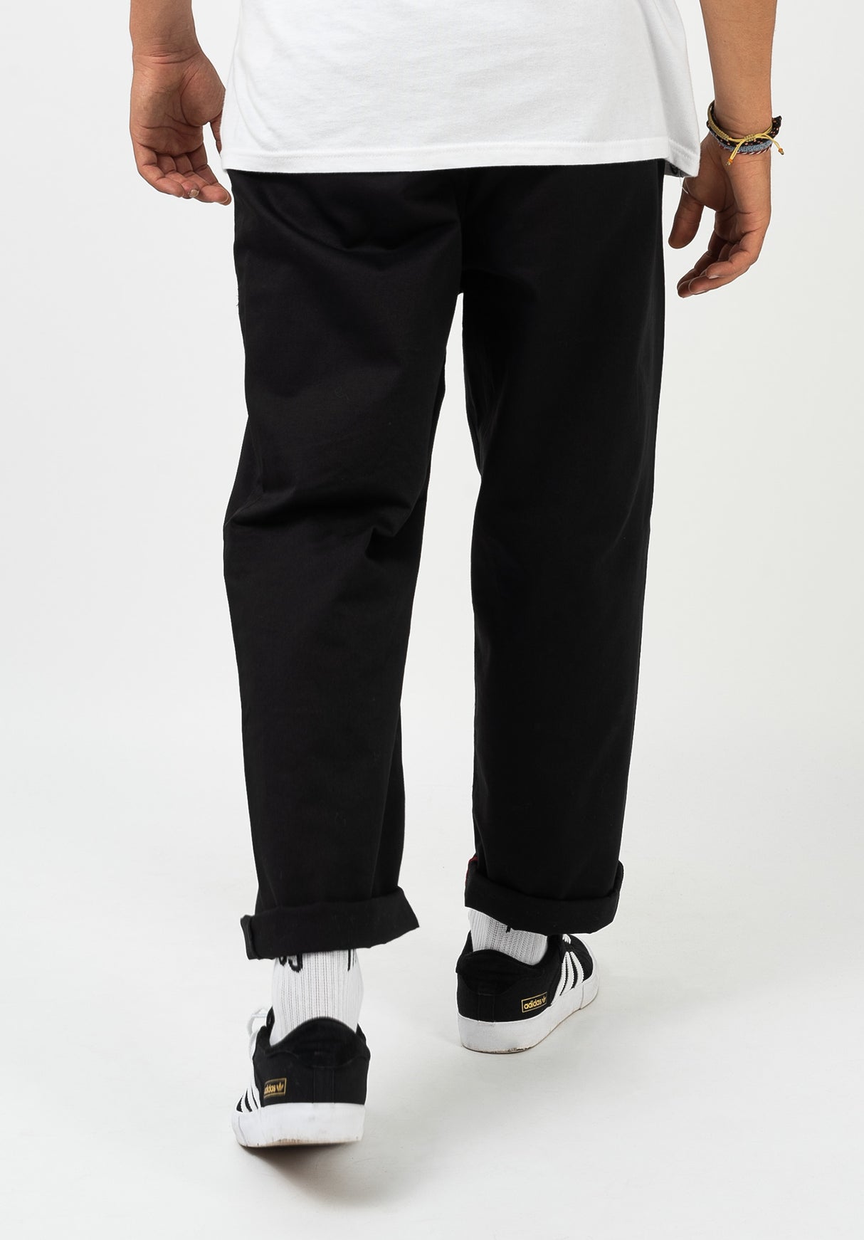 Regular Chino black Rueckenansicht