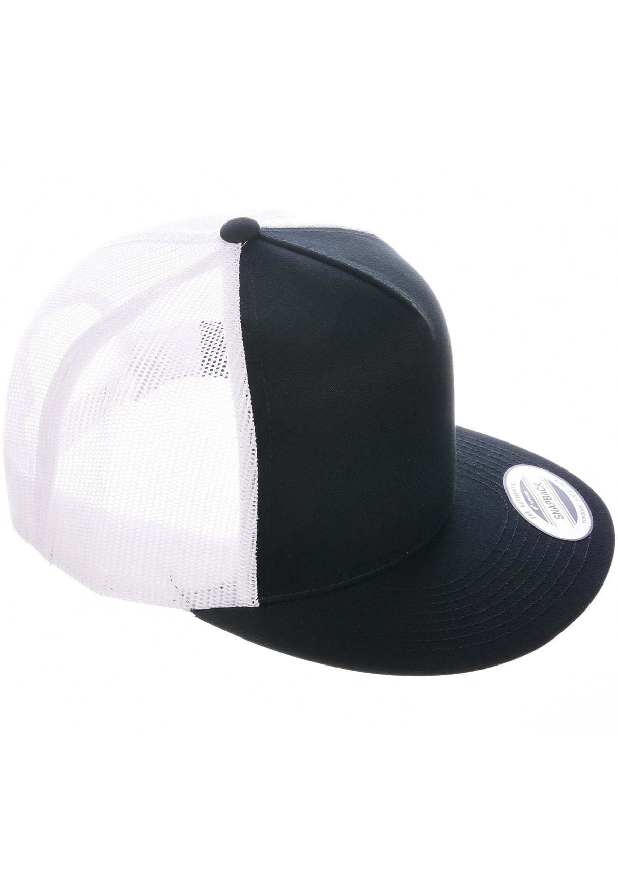 Flat Trucker Cap black-black-white Close-Up2