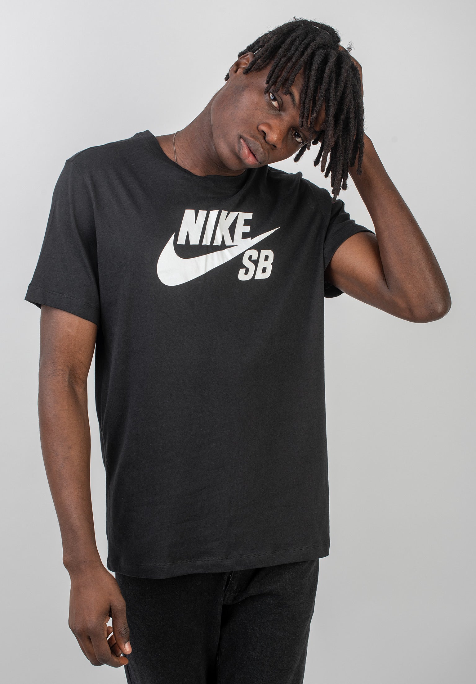 Black nike swoosh t shirt online