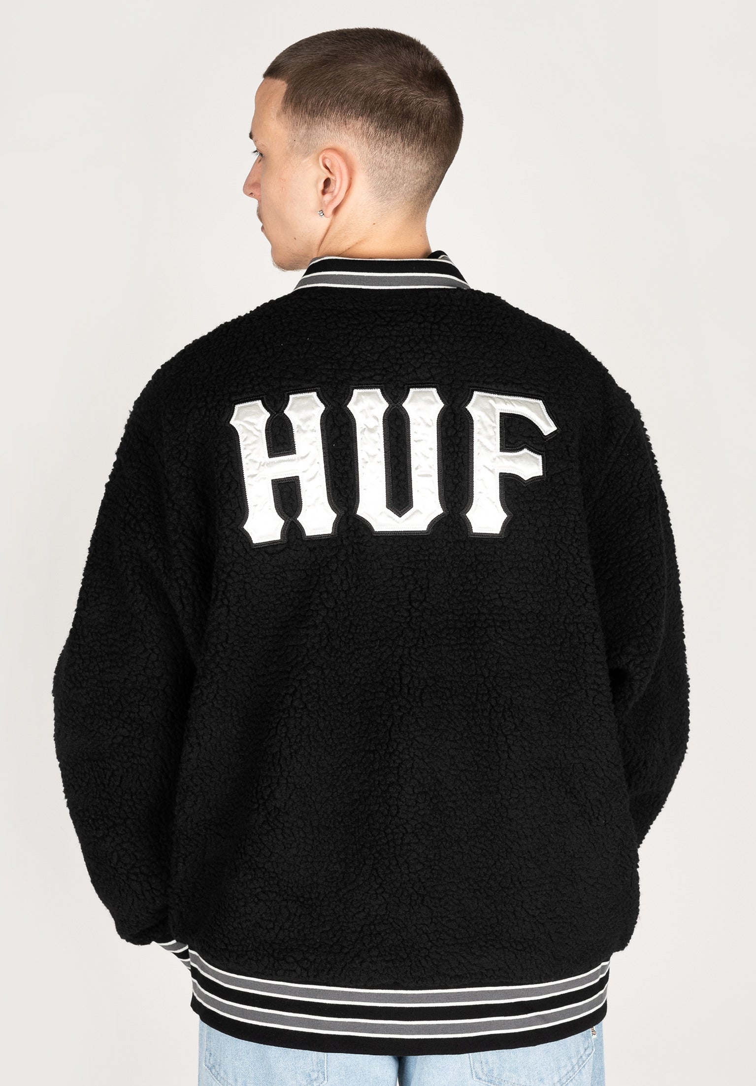 Sherpa Varsity Jacket HUF Winterjacke in black für Herren – TITUS