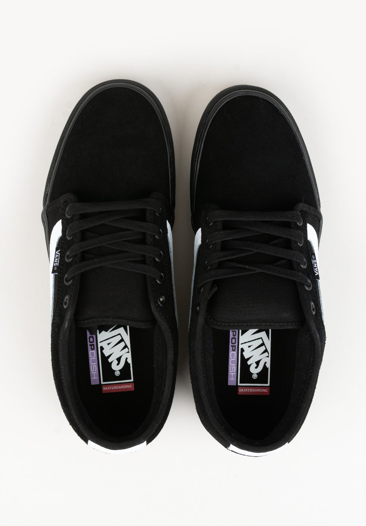 Chukka Low Sidestripe black-black-white Close-Up2