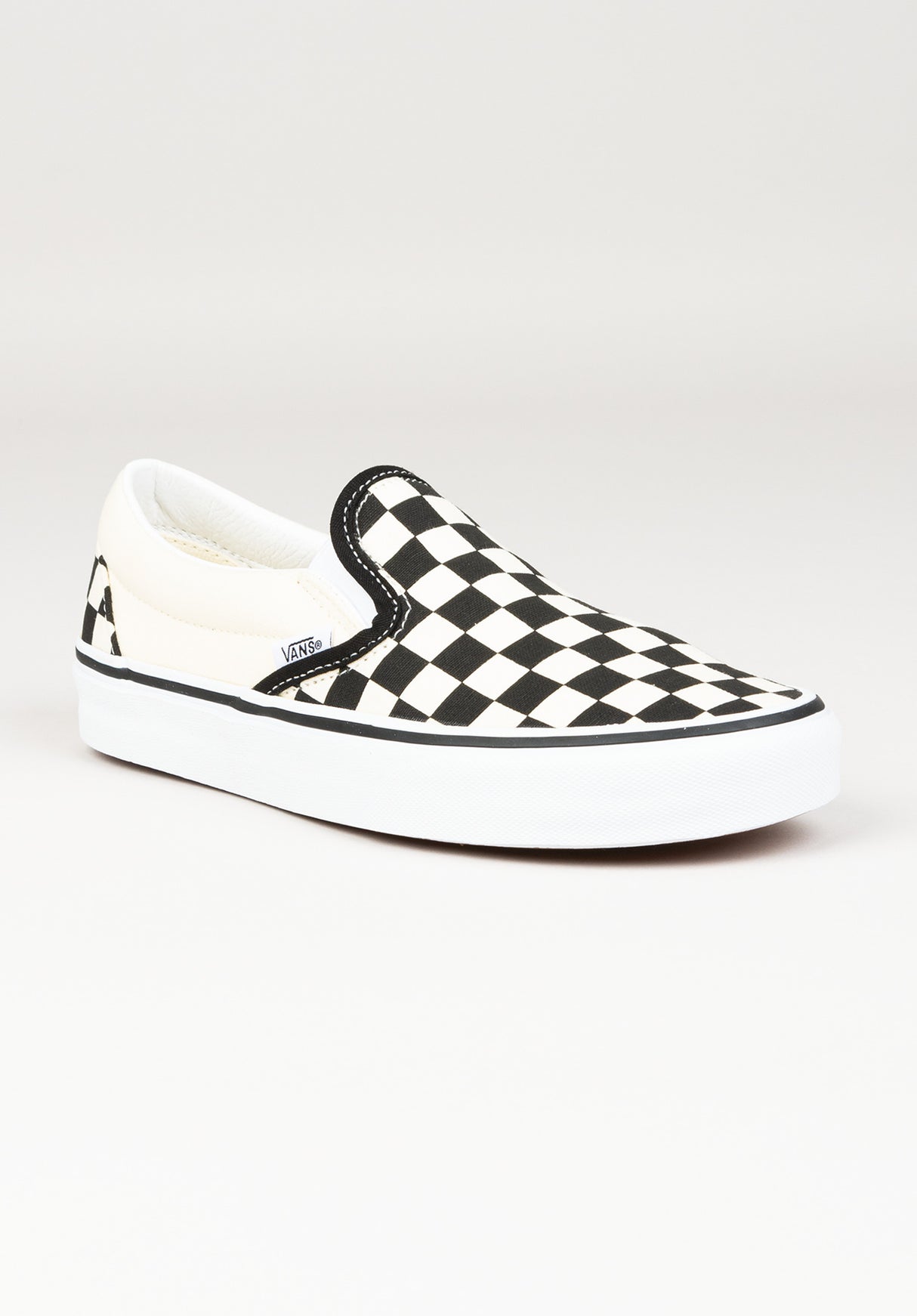 Slip-On black-white-checkerboard white Vorderansicht