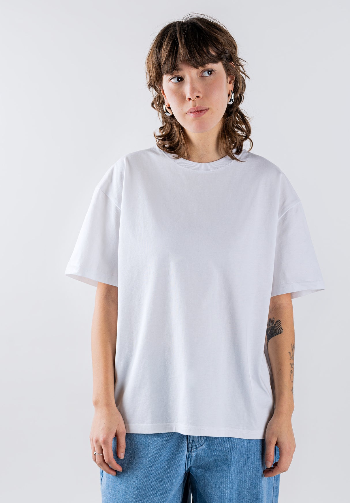 W Essential Tee white Closeup1